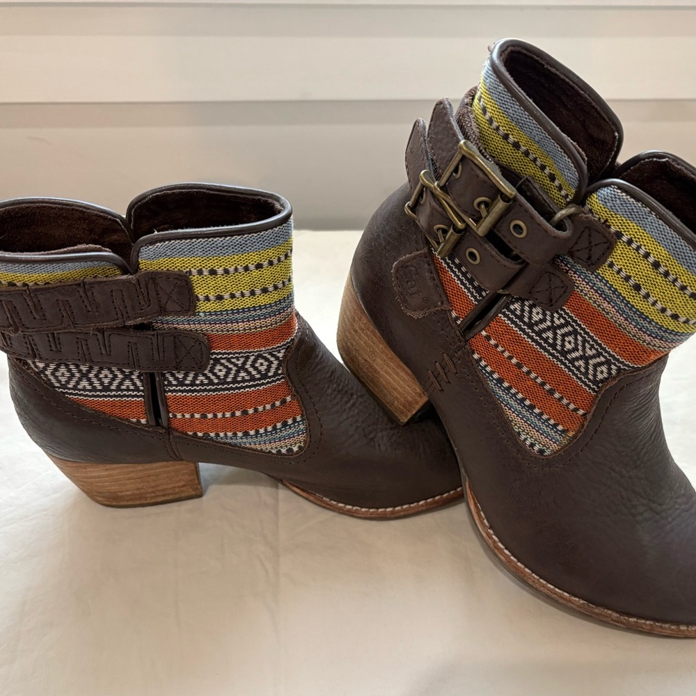 Caterpillar Multicolor Patterned Ankle Boots